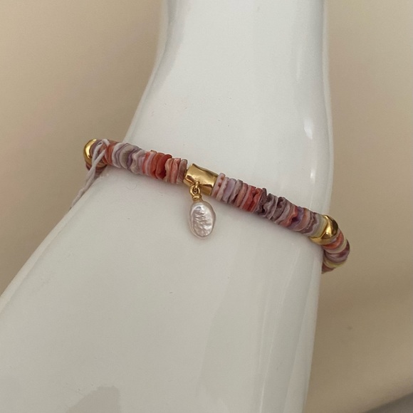 Kendra Scott Lila vintage gold bracelet in pastel shells - Picture 3 of 4